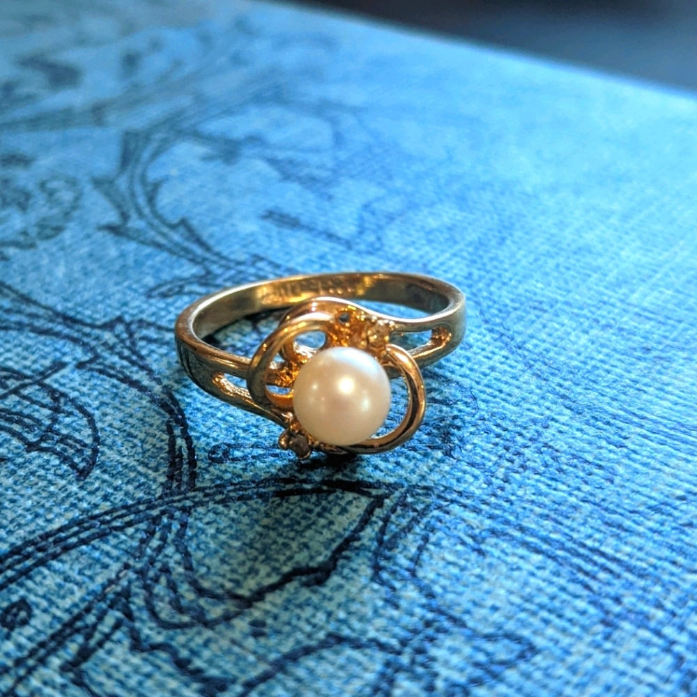 Vintage | 14k Gold Spiral Pearl Ring